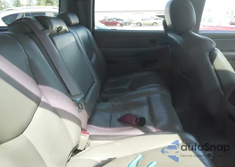 2005 Chevrolet Suburban 1500 Lt z USA, uszkodzony, nr VIN 3GNFK16Z25G290462